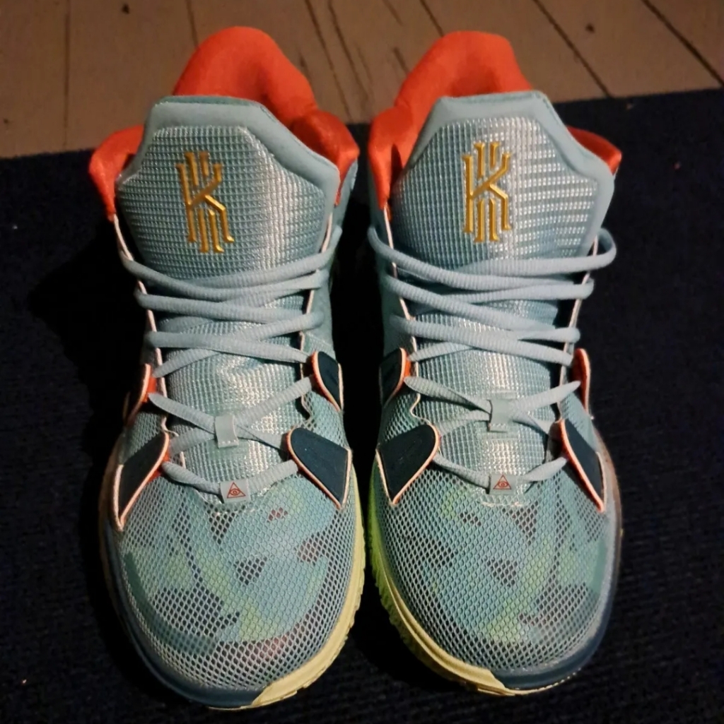 Kyrie Flytrap Size 10